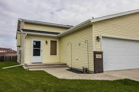 We Ve Just Listed This Nice Twinhome With 4 Spacious Bedroomat 3483 Eagle Run Lane West Fargo Nd 58078 Vaulted Ceilings And With Images Fenced In Yard West Fargo House