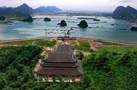 Gặp người lưu giữ những kỷ vật chiến tranh. Tam Chuc Pagoda In Ha Nam Vietnam Ha Long Bay On Land