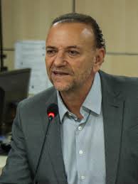 Decisão do TSE em prol de Flávio deve ter fundamento, diz presidente do PT