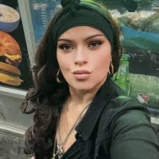 Shanae Daniels's Instagram, Twitter & Facebook