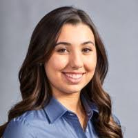 Andrea Makris's Instagram, Twitter & Facebook