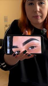 Czarne brwi to nie zawsze dobry pomysł. W PMU liczy się kolor, który  wygląda dobrze… także po latach.,  ___________________________________________, Чорні брови — не завжди гарна  ідея., У перманентному ...