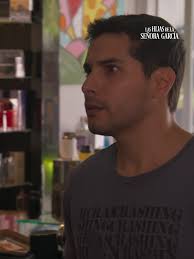 Juan aplicó la 'típica' cuando no alcanza para comprar algo 🫢 "al rato  regreso y me lo llevo" 😬😅 #AlexPerea te espera en  #LasHijasDeLaSeñoraGarciaUS de lunes a viernes a las 9p/8c por Univision.  💥📺 ...