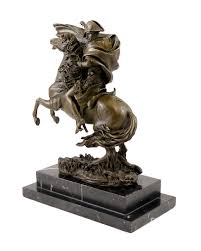Napoleon bonaparte se află pe lista scurtă a personalităților care au dat naștere epocii moderne. Bronzefigur Napoleon Bonaparte Zu Pferde Signiert Claude