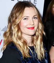 Actress drew barrymore is continuing her #beautyjunkieweek by sharing her favorite beauty tips and tricks with her instagram followers. Drew Barrymore S Hair Styling Tips Drew Barrymore Hair Hair Hacks Hair Styles