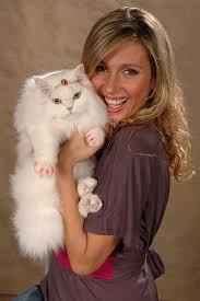 Marina zatz de camargo zaborowsky (são paulo, 19 de setembro de 1978), mais conhecida pelo nome artístico luisa mell, é uma ativista, apresentadora de televisão, atriz e escritora. Mundo Animal Apresenta Produtos De Higiene Inspirados Em Versoes Para Humanos Durante Pet South America Blog Da Mundo Animal