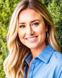 Heather Akers's Instagram, Twitter & Facebook