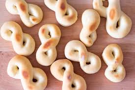 Recipe for mucenici, recipe for sweet honey and nuts bread. Moldavian Martyrs Traditional Romanian Sweet Bread