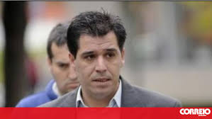 Mulher de Afonso Dias guarda silêncio em tribunal