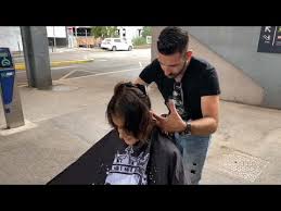 Kevin Ortega Le Coiffeur Solidaire Des Sans Abri Youtube