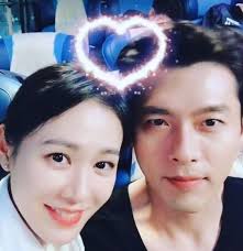 서울=뉴시스조수정 기자 = 배우 현빈, 손예진이 지난 2019년 12월9일 오후 서울 종로구 포시즌스호텔에서 열린 tvn 토일드라마 '사랑의 불시착' 제작발표회에서 포즈를 취하고 있다. Xdq8zyuprvoatm