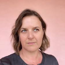 𝙰𝚗𝚗𝚊 𝙷𝚒𝚕𝚕 (@anecdotal_anna)