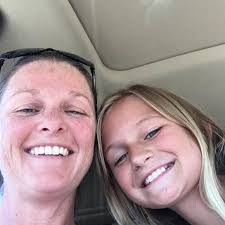 Larissa Moldenhauer's Instagram, Twitter & Facebook