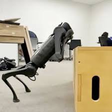 麻省理工科技评论：机器人技术是否即将迎来自己的ChatGPT 时刻 ...