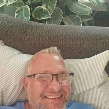 Best glue for wood to resin projects