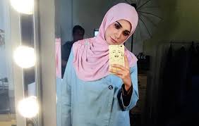 Ini dia bekas suami rozita che'wan terla. Bekas Suami Izreen Azminda Duduk Serumah Dengan Teman Wanita