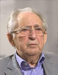 6 Holocaust survivors to light torches