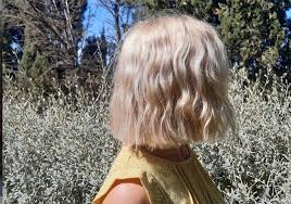 Dai tappeti rossi alle riviste, vedrete queste acconciature medie per donne ovunque! Acconciature Capelli Corti