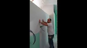 Pour ce qui est de la cloison en placo vous allez voir à quel point c'est un jeu d'enfant et qu'encore une fois, il n'y a aucune raison de ne cette cloison va venir se placer entre deux poteaux en bois et mesurera un peu plus d'un mètre de haut. Comment Faire Un Cloison Placo Sans Tete Youtube