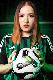 Sigue la construcción de Plaza San Pedro. Cinépolis VIP, GYM, Coppel,  bancos, restaurantes, etc.