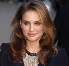 Natalie Hershlag Conocida Artisticamente Como Natalie Portman Es Una Actriz Y Directora Israeli Hairstyle Natalie Portman Long Hair Styles