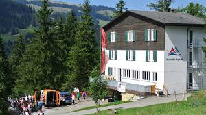 / haus der jugend das haus der jugend bietet kindern, jugendlichen und familien eine vielfalt an offenen und überwiegend thematischen angeboten, an projekten und an kulturellen veranstaltungen. Haus Der Jugend