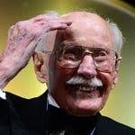 Bob Hoover, Aviator Whose Aerobatic Stunts Are Legend, Dies at 94