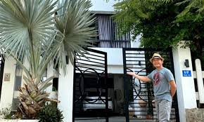 Kinh quốc sinh năm 1974, nay đã 47 tuổi, là một trong những nam diễn viên quen thuộc trên màn ảnh nhỏ. Maxurvhom1ucsm