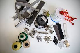 Kapı veya kapak mezarnalarınn derzlerinde, maritex izolasyon plakaları arasında kullanılabilen yüksek ısıya ve yağlı ortama dayanıklı kendinden yapışkanlı 5 cm. Izoproduct Moderne Isolierung