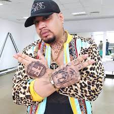 Farruko is part of a millennial generation (also known as generation y). Facebook