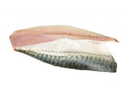 Sciacquateli sotto l'acqua fresca corrente e, aiutandovi con una pinza, rimuovete le lische lungo la parte centrale di ogni filetto. Arco Azzurro Pescheria On Line La Freschezza Del Pesce Appena Pescato Direttamente A Casa Tua Filetti Di Sgombro Fresco