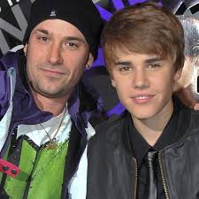 Selena Gomez and Justin Bieber Recreated Their Iconic Beach Kiss