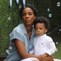 Kelly rowland has revealed that she's given birth to her second son, noah, with her husband tim weatherspoon. Kelly Rowland Takes Her Son To Safe Kids Day T Growing Your Baby