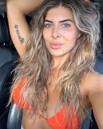 Post ocean swim 🌊🦁 as I've gotten older, I've really started to listen to  my body and signs when it tells me That I'm feeling disconnected and I need  to feel grounded.