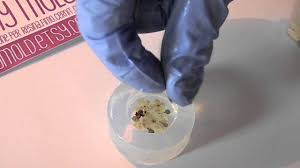 Preserving fresh flowers in resin means preparing the flowers first by drying them and covering them with a spray resin so they can hold up to the process. How To Embed Dried Flowers On Resin Youtube