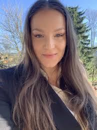 Lisa Rome's Instagram, Twitter & Facebook