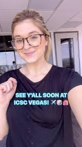 Daphne Bond's Instagram, Twitter & Facebook