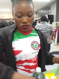 Bought Chilli Russian pie kgantele ko Pie city,took 2 bites ka utlwa gore  no there's something wrong hela with this Russian..lucky ke e jetse ko  lapeng nkabo ke kgwetse batho..it had an