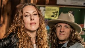 Le duo Mountain Daisies dévoile son nouvel extrait « Moonlight It Up »