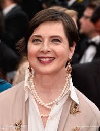 The Beauty of Aging: Embracing Elegance and Intelligence