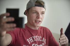 Elke maand klikken miljoenen viewers op de dagelijks gelanceerde video's van de vloggende broers, om te zien hoe ze ontbijten, naar buiten gaan, chillen, grappen & grollen maken of lekker gamen. Knol Knalt Elke Dag De Standaard Mobile