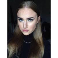 Abigail Hedges's Instagram, Twitter & Facebook