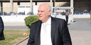 Στη νίκαια, από αστυνομικούς του τ.α. Pe8ane 3afnika O Efoplisths Nikos Barbates Ydrogeios 106 9 Fm