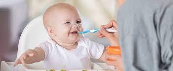 Babys ernährungsplan für einen gesunden start ins leben benötigt ihr baby in den ersten monaten ausschließlich die muttermilch. Ernahrung Baby Was Darf Mein Baby Schon Essen