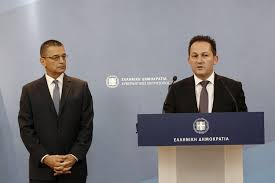 .στέλιος πέτσας, γνωστοποιώντας παράλληλα τα νέα μέτρα στήριξης σε επιχειρήσεις και νοικοκυριά και διευκρινίζοντας τι θα γίνει με τα επιδόματα, την αποζημίωση ειδικού σκοπού, τα δάνεια, τα ενοίκια. Petsas Mexri Tis 4 Maioy Parateinontai Ta Metra Poy Isxyoyn Shmera Forin Gr