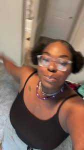 Ariana Martin (@ariiisucks)