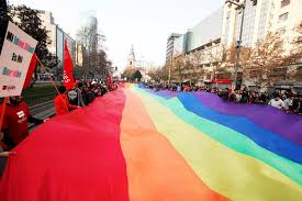 Por favor prioricemos a la gente que tanto lo necesita. Chile Se Compromete A Regular El Matrimonio Igualitario Y La Adopcion Homoparental Usa Hispanic Press