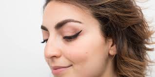 22 Genius Eyeliner Hacks Every Woman Needs To Know We'd like everyone to learn these amazing eyeliner hacks to help keep your makeup game on point. 22 genius eyeliner hacks every woman