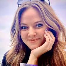 Holly Pearson's Instagram, Twitter & Facebook