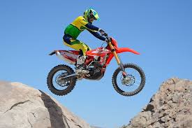 Beta S 350 Rr Enduro Machine Is A Whole Lot Of Fun When The Going Gets Technical The Beta S Willing Four Stroke Engine Alone Dirtbikes Four Stroke Engine Beta